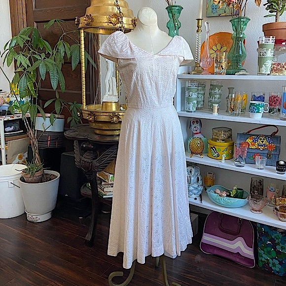 1950s Eyelet Embroidered, Cream Cotton Day Dress - Picture 2 of 5